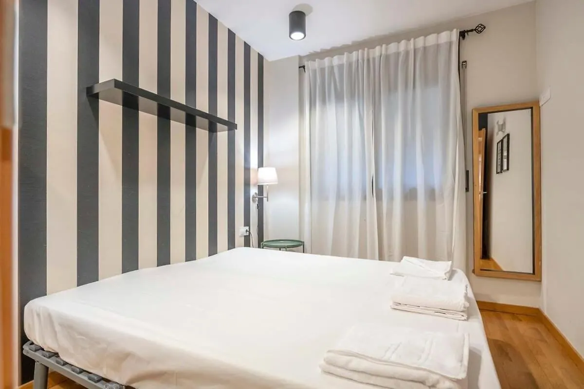 Appartement 2 Bedroom With Balcony In Eixample 3-2 Barcelona