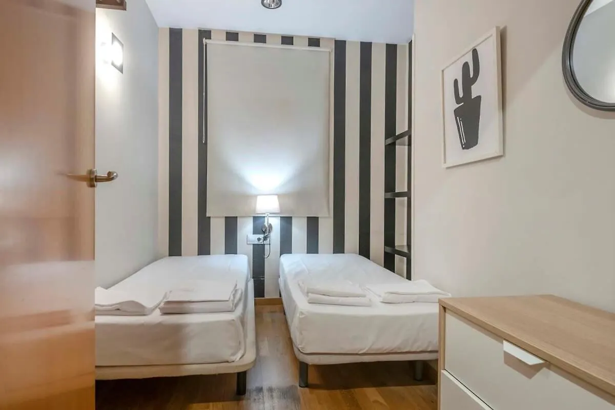 2 Bedroom With Balcony In Eixample 3-2 Barcelona