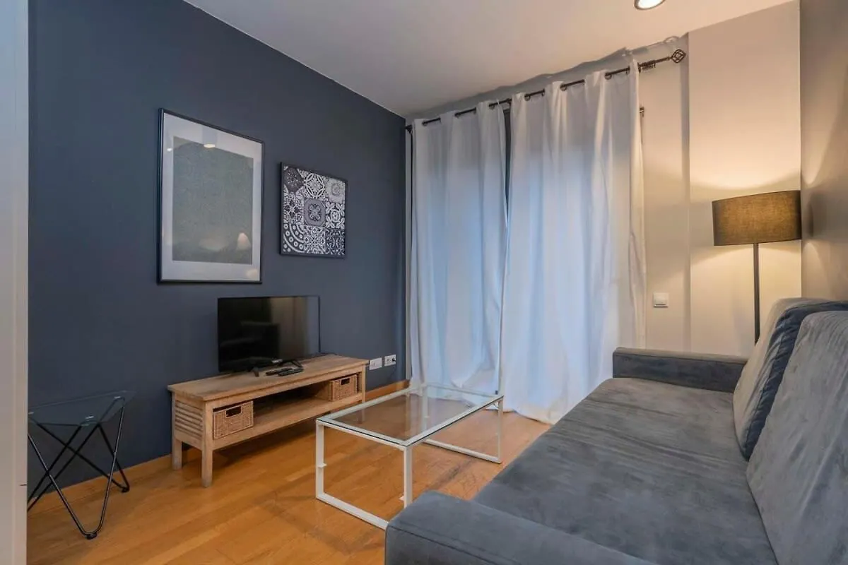 2 Bedroom With Balcony In Eixample 3-2 Barcelona 0*,