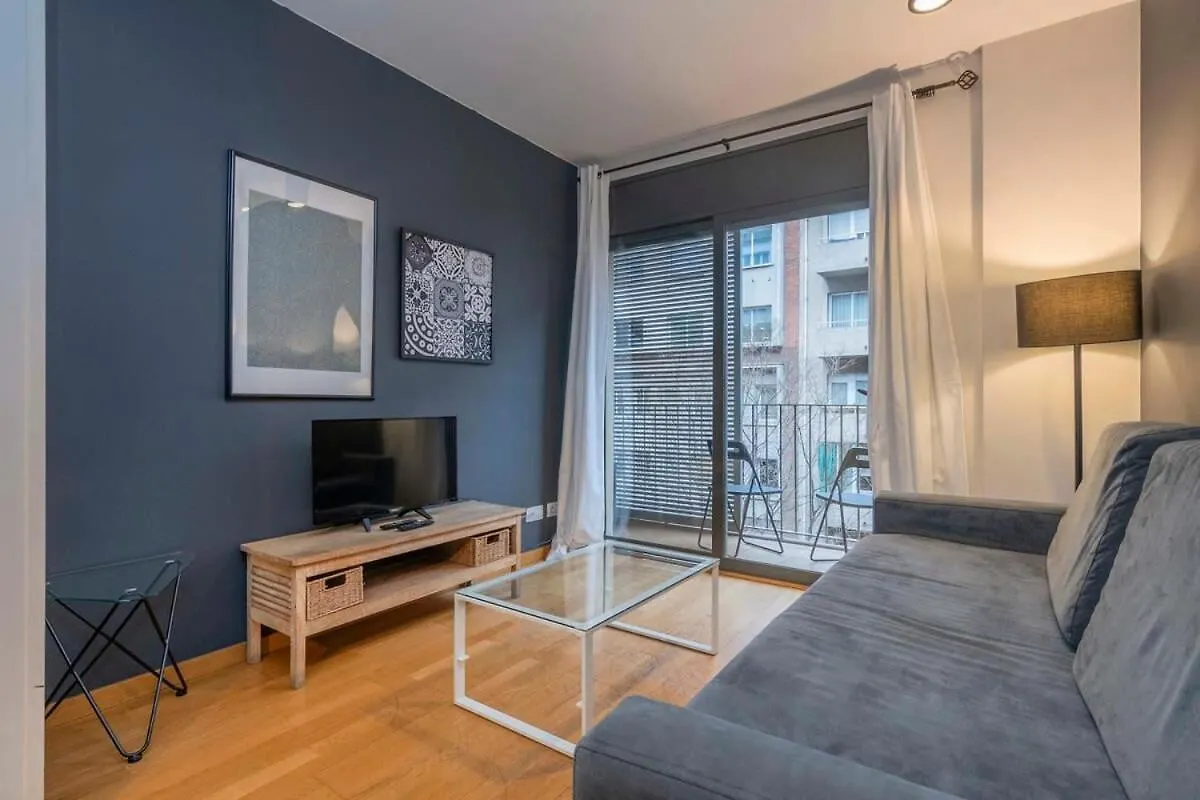 2 Bedroom With Balcony In Eixample 3-2 Barcelona