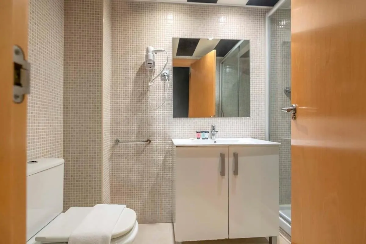 Appartement 2 Bedroom With Balcony In Eixample 3-2 Barcelona