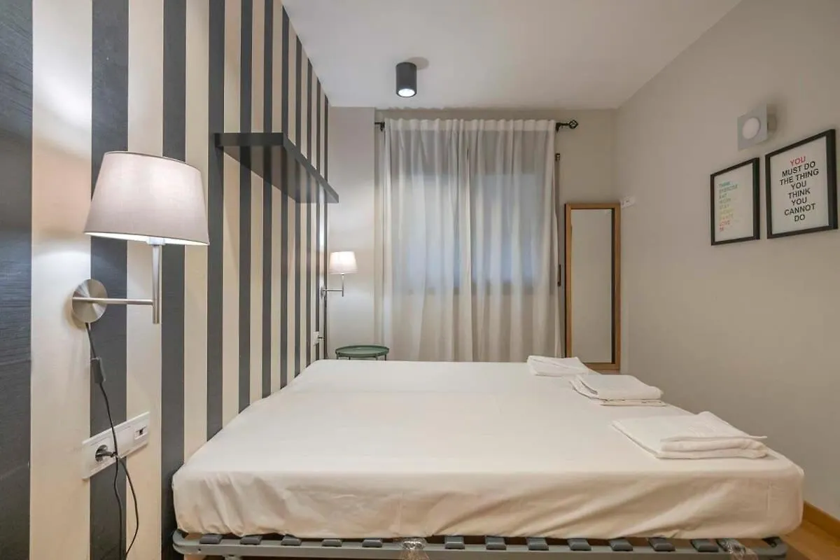 Appartement 2 Bedroom With Balcony In Eixample 3-2 Barcelona